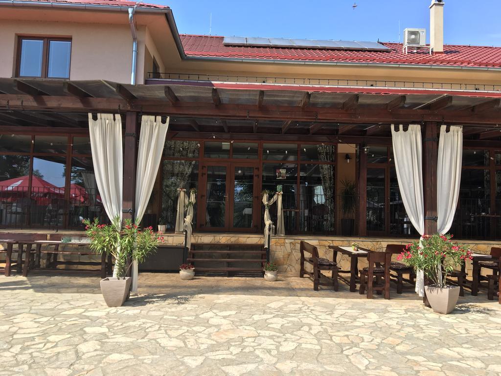 Mlyn Penzion & Wellness Radvan nad Dunajom Екстер'єр фото